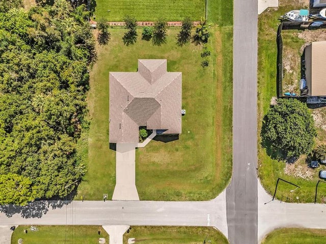 4 of 48 - 5608 Seagrape Dr, Fort Pierce, FL