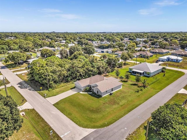 5 of 48 - 5608 Seagrape Dr, Fort Pierce, FL