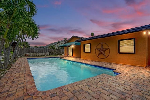 1 of 21 - 3221 Nw 54th Ter, Margate, FL