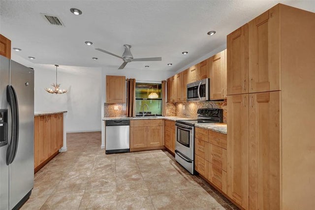 5 of 21 - 3221 Nw 54th Ter, Margate, FL