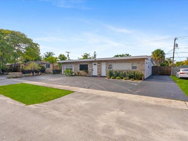 3 of 34 - 311 W Sample Rd, Deerfield Beach, FL