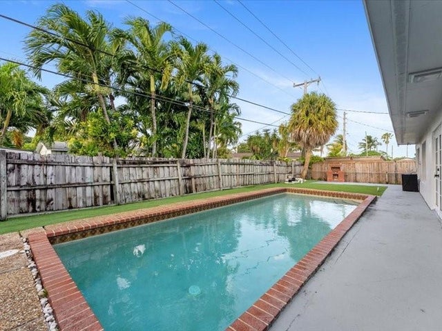 5 of 34 - 311 W Sample Rd, Deerfield Beach, FL
