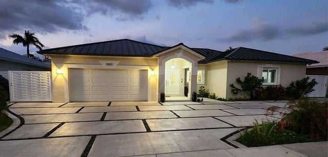 4 of 22 - 8885 Nw 175th St, Hialeah, FL