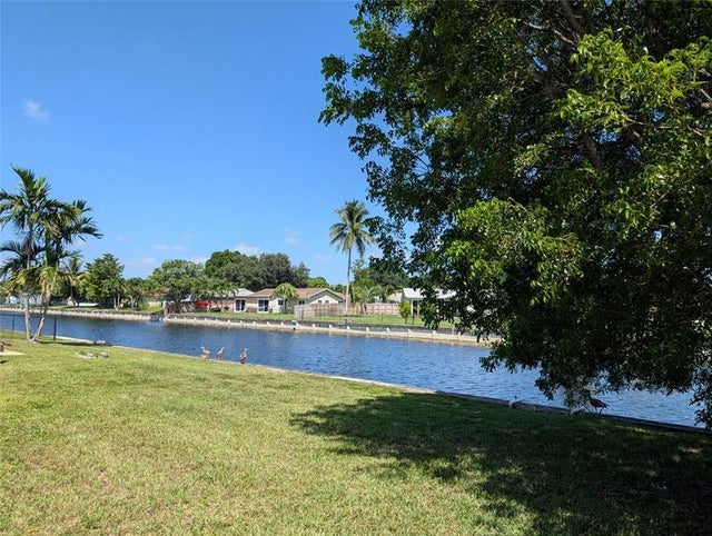 5 of 13 - 6606 Nw 95th Ave, Tamarac, FL