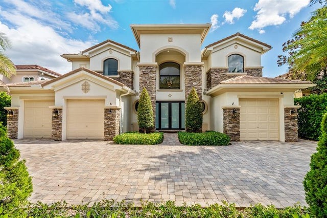 1 of 76 - 647 Edgebrook Lane, West Palm Beach, FL