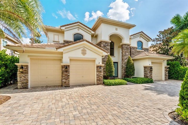 2 of 76 - 647 Edgebrook Lane, West Palm Beach, FL