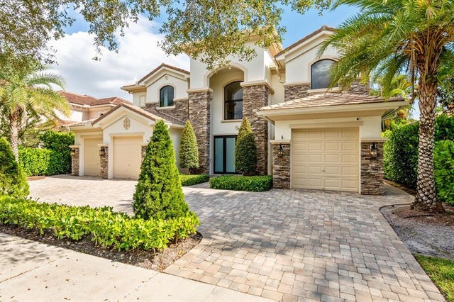 4 of 76 - 647 Edgebrook Lane, West Palm Beach, FL