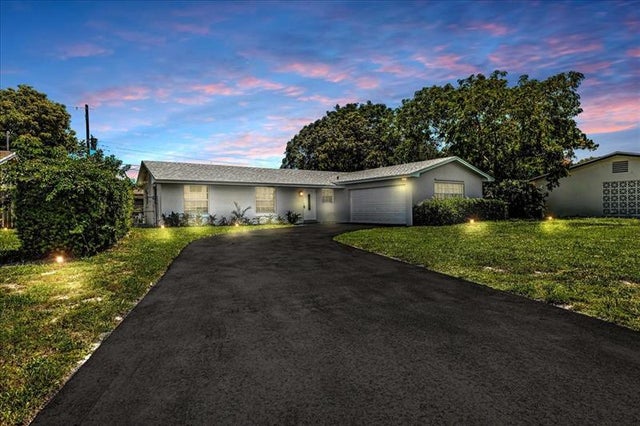 1 of 15 - 1204 Wynnewood Dr, West Palm Beach, FL