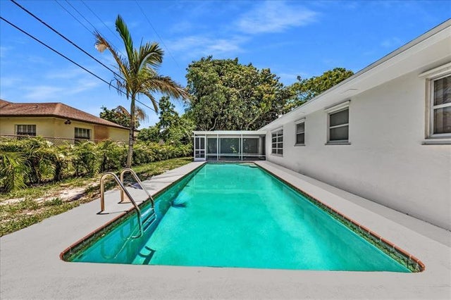 2 of 15 - 1204 Wynnewood Dr, West Palm Beach, FL
