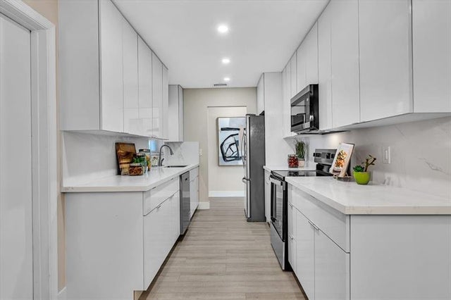 3 of 15 - 1204 Wynnewood Dr, West Palm Beach, FL