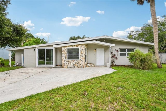 2 of 34 - 7506 Roberts Rd, Fort Pierce, FL