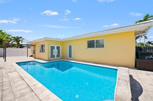 4 of 16 - 2144 Ne 61st Ct, Fort Lauderdale, FL