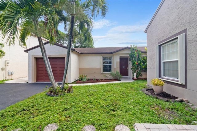 19835 Nw 64th Pl, Hialeah