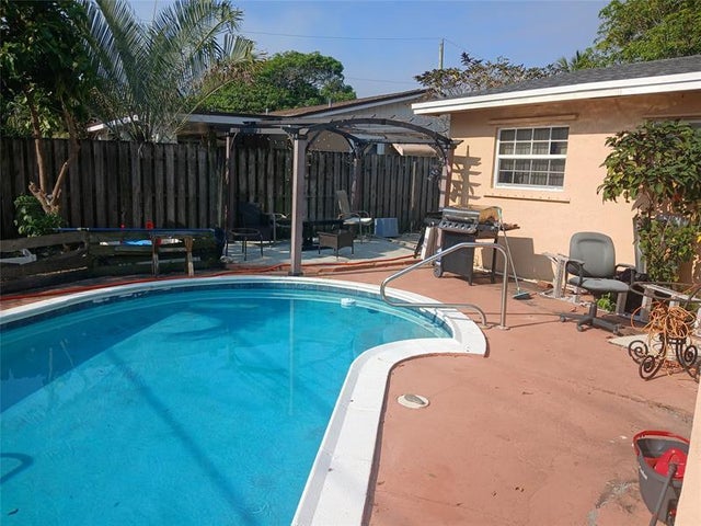 2 of 6 - 1410 Sw 6th Ave, Deerfield Beach, FL