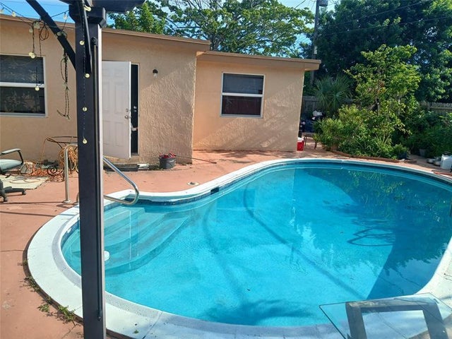 3 of 6 - 1410 Sw 6th Ave, Deerfield Beach, FL