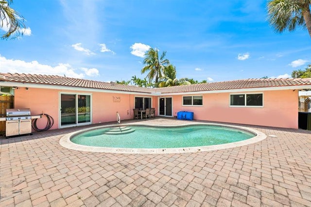 4 of 20 - 261 Sw 18th Ct, Pompano Beach, FL