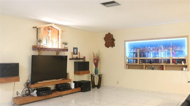 5 of 30 - 8261 Nw 66th Ter, Tamarac, FL
