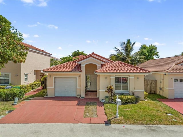 1 of 12 - 3070 Martello Dr, Margate, FL