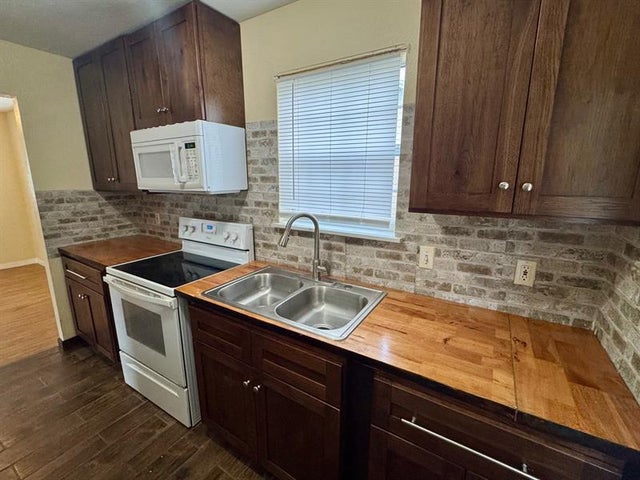 1 of 21 - 714 Seminole Ave, Fort Meade, FL