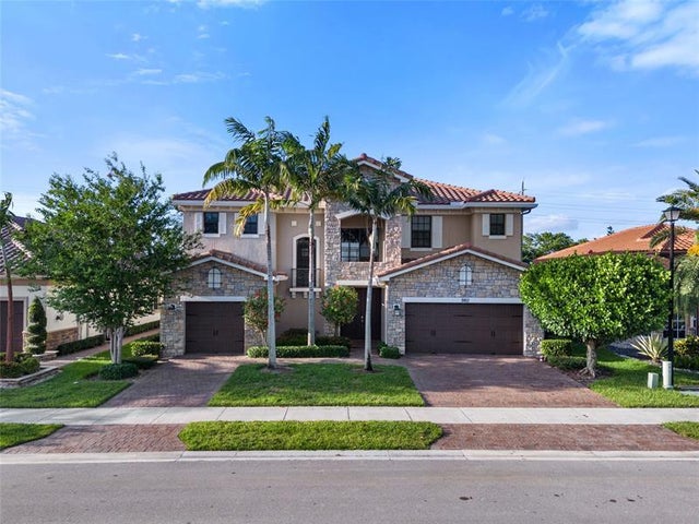 1 of 28 - 9811 Lakeview Ln, Parkland, FL