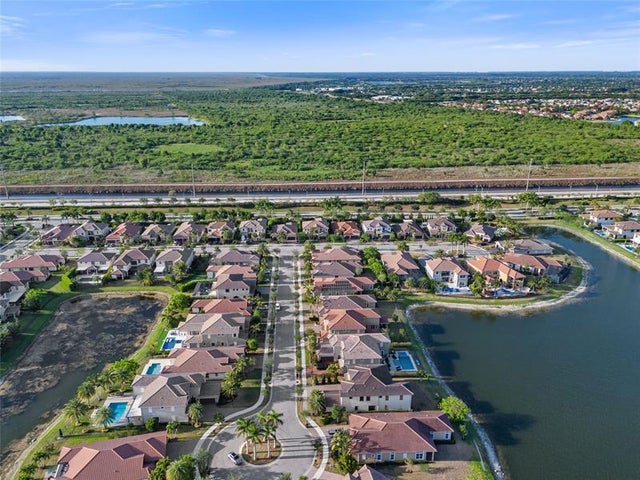 2 of 28 - 9811 Lakeview Ln, Parkland, FL