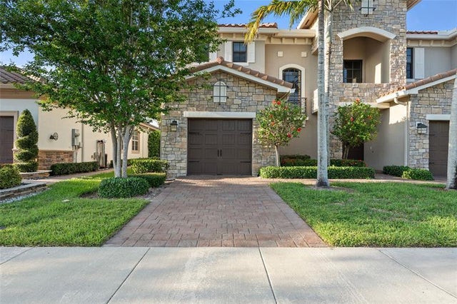 5 of 28 - 9811 Lakeview Ln, Parkland, FL