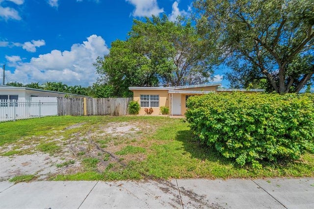 5731 Sw 40th Ct, West Park