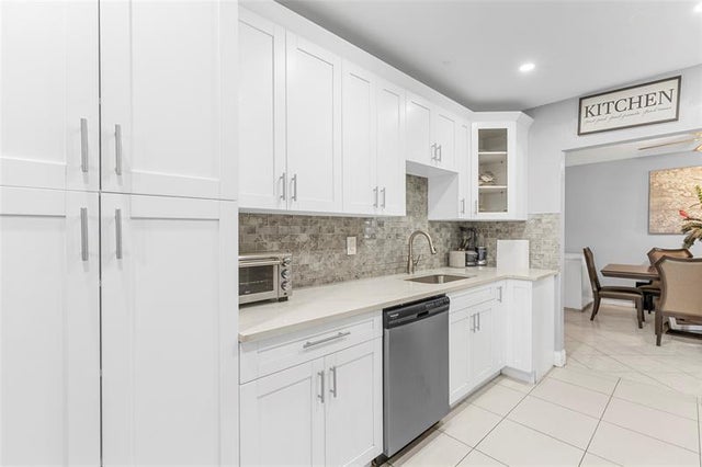 4 of 20 - 3811 Nw 28th St, Lauderdale Lakes, FL