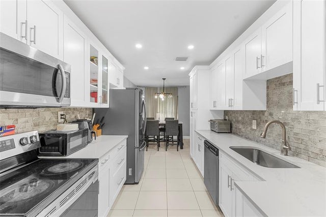 5 of 20 - 3811 Nw 28th St, Lauderdale Lakes, FL