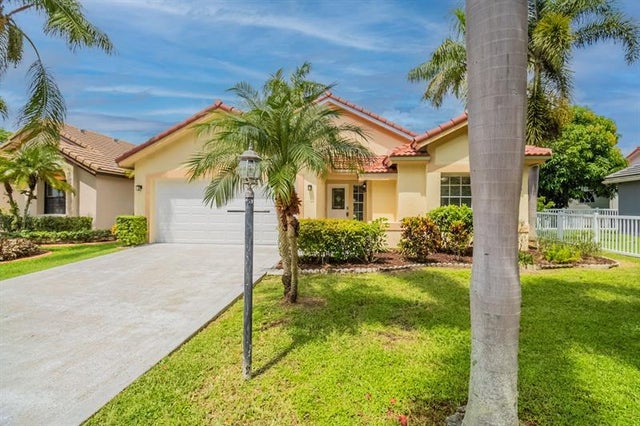 2 of 36 - 12703 White Coral Dr, Wellington, FL