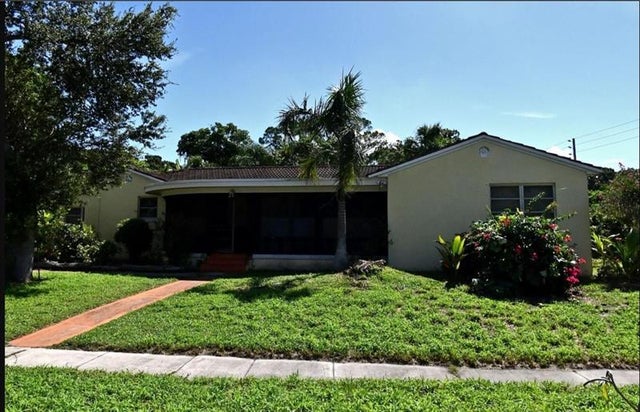 1 of 3 - 1124 Colonial Rd, Fort Pierce, FL