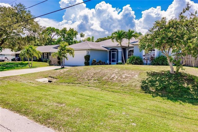 2 of 31 - 5407 Seagrape Dr, Fort Pierce, FL
