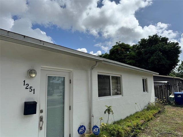 1 of 4 - 1251 Ne 208th Ter, Miami, FL