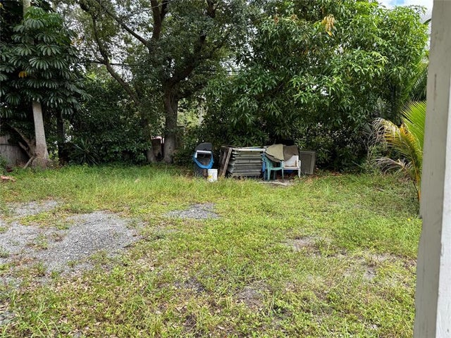 2 of 4 - 1251 Ne 208th Ter, Miami, FL