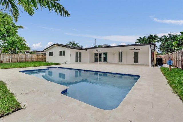 3 of 98 - 2615 Nw 9th Ter, Wilton Manors, FL