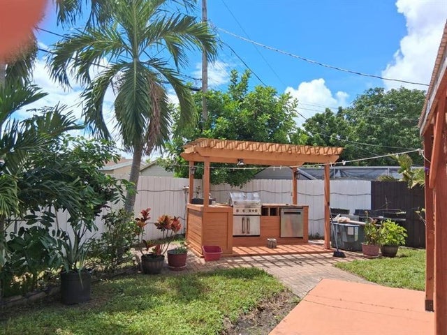 4 of 12 - 7040 Sw 29th St, Miramar, FL