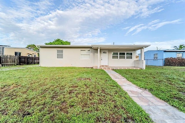 1 of 26 - 1786 Lauderdale Manor Dr, Fort Lauderdale, FL