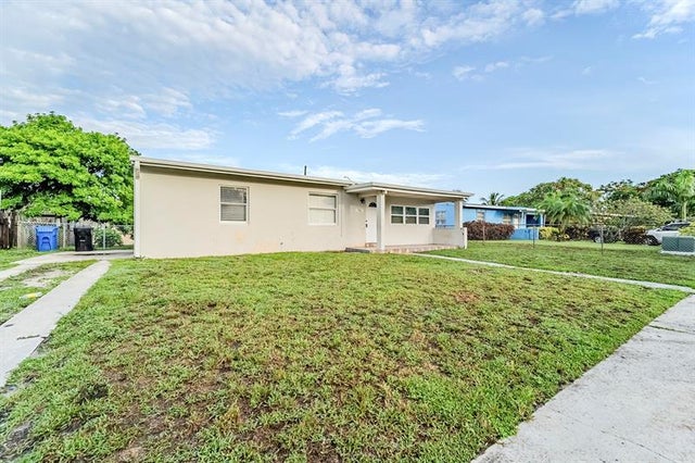2 of 26 - 1786 Lauderdale Manor Dr, Fort Lauderdale, FL