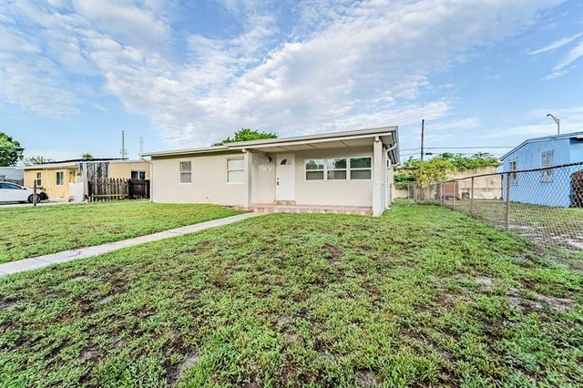 3 of 26 - 1786 Lauderdale Manor Dr, Fort Lauderdale, FL