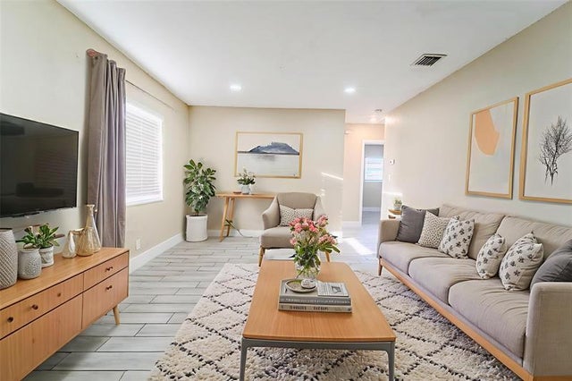 4 of 26 - 1786 Lauderdale Manor Dr, Fort Lauderdale, FL