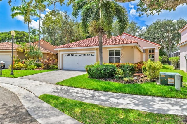 2 of 47 - 702 Stanton Dr, Weston, FL