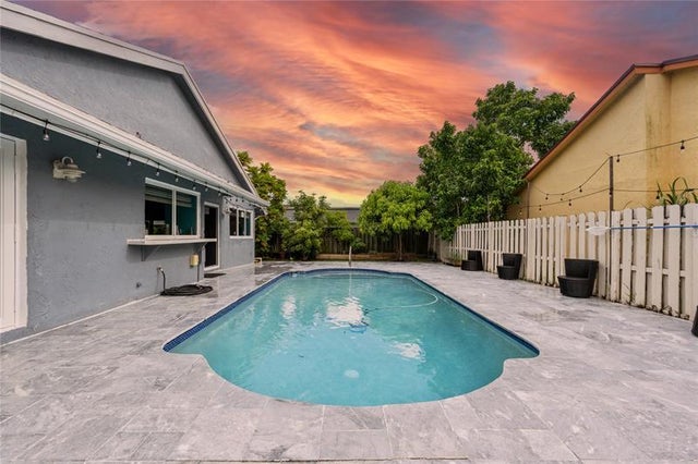 3 of 17 - 8810 Nw Paradise Ct, Tamarac, FL