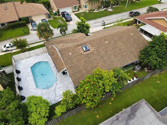 5 of 17 - 8810 Nw Paradise Ct, Tamarac, FL