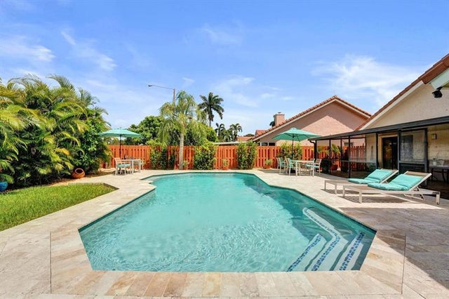 1 of 75 - 1541 W Oak Knoll Cir, Davie, FL
