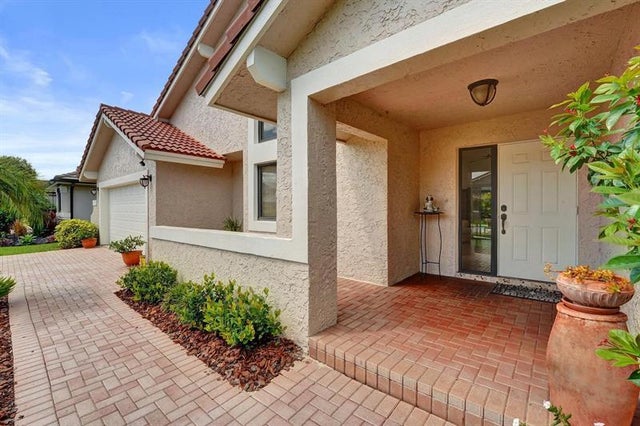 5 of 75 - 1541 W Oak Knoll Cir, Davie, FL