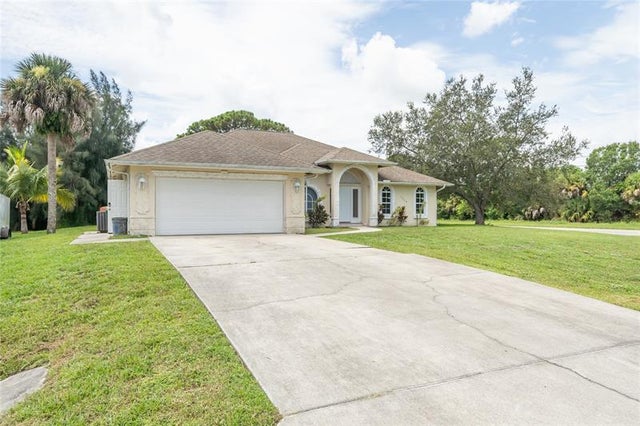 4 of 18 - 7205 Hibiscus Road, Fort Pierce, FL