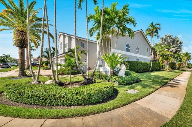 5 of 81 - 960 Nw 201st Ter, Pembroke Pines, FL
