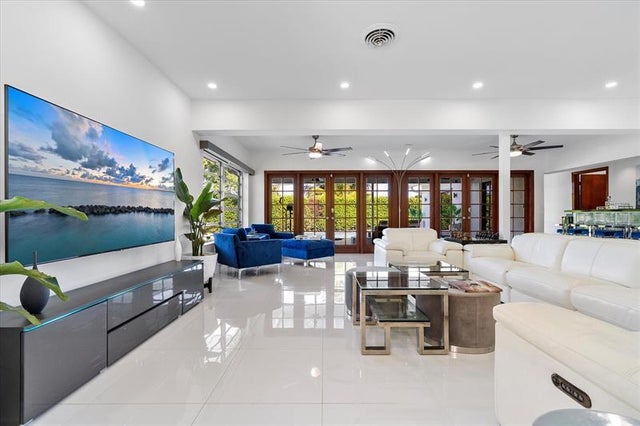 4 of 47 - 440 N Rainbow Dr, Hollywood, FL