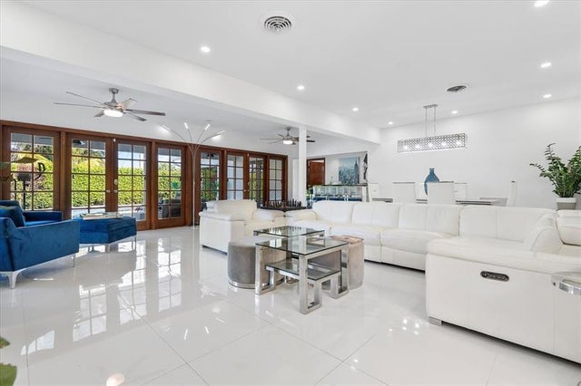 5 of 47 - 440 N Rainbow Dr, Hollywood, FL