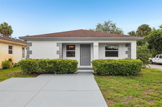 1 of 40 - 2221 Nw 24th Ct, Fort Lauderdale, FL